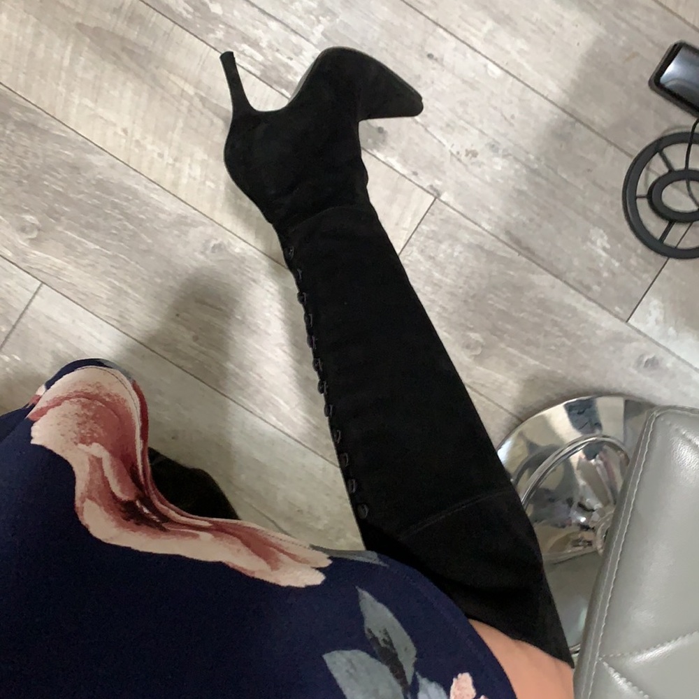 Classy Stuart Weitzman Boots - Picture 6 of 12